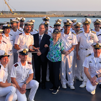 La Principessa Elettra Marconi visita come madrina la nave da guerra Elettra